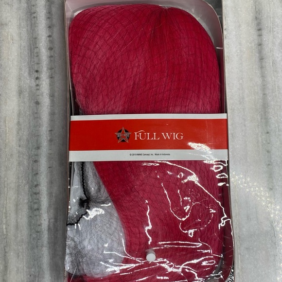 NWT-  NEON PINK STRAIGHT ROUNDED CHINA BANG BOB by - Mane Concept Futura - Picture 3 of 10